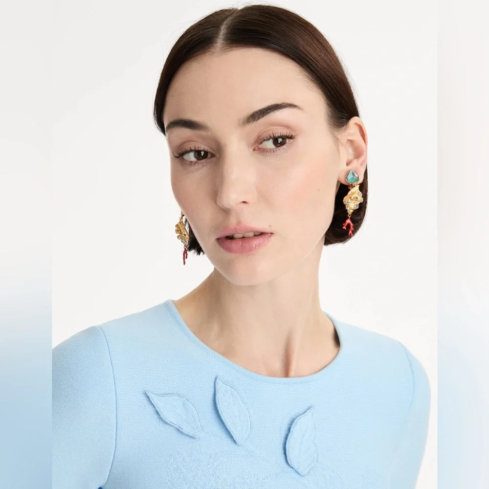 Oscar de la Renta • Mixed Shell Mismatched Clip-on Drop Earrings